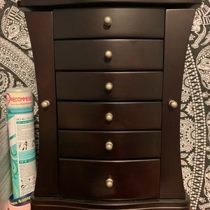 BEAUTIFUL, GREAT CONDITION very large jewelry box